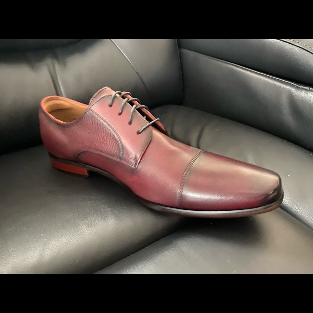 Florsheim men's dress shoes. 10.5. Never worn!